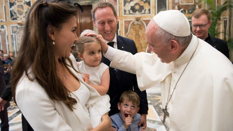Carta do Papa Francisco aos esposos por ocasião do Ano «Família Amoris Laetitia»